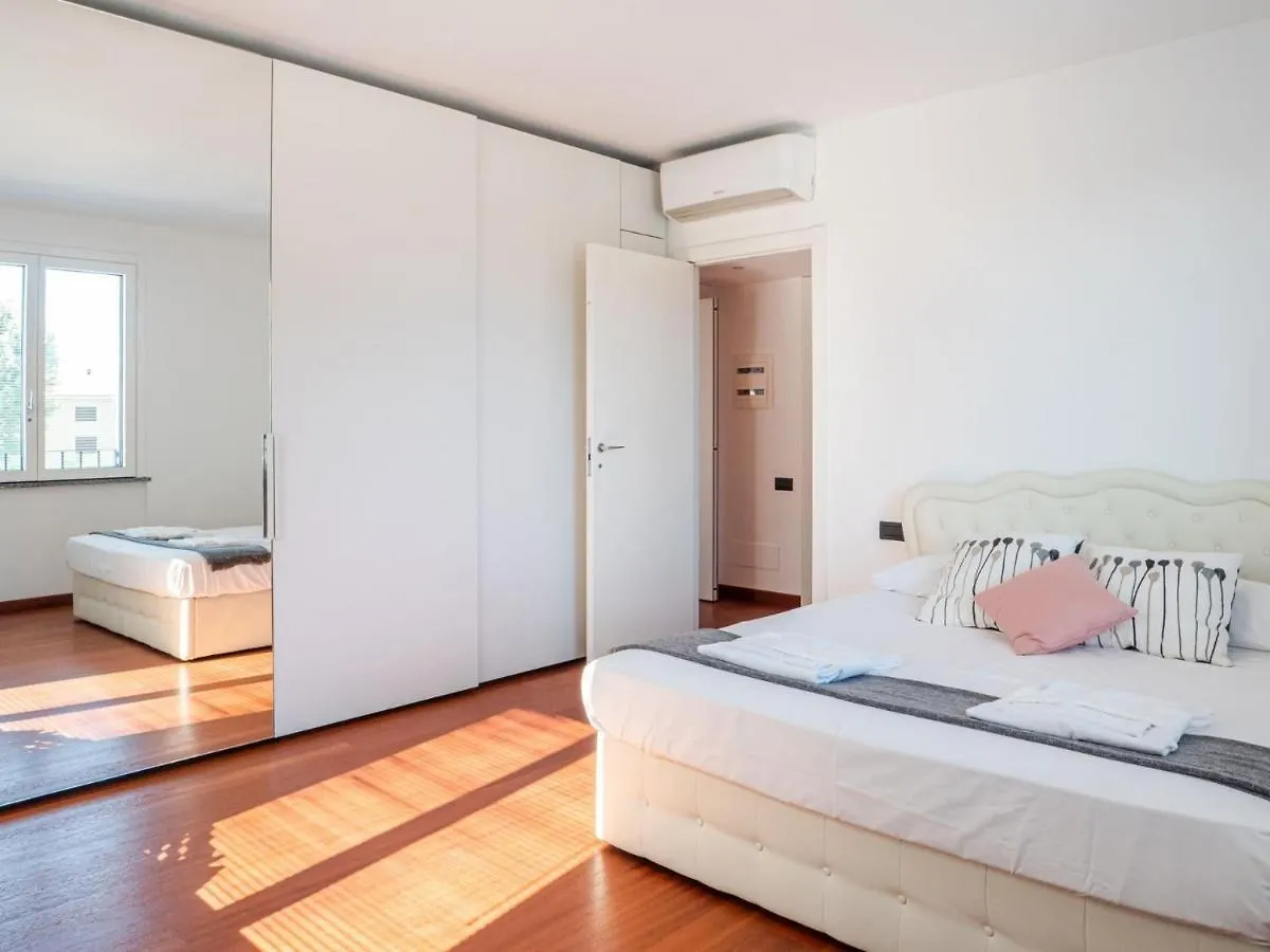 Bright One-Bedroom Apartment With Terrace In Milan 0*,