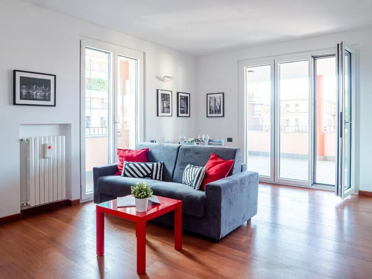 Bright One-Bedroom Apartment With Terrace In Milan